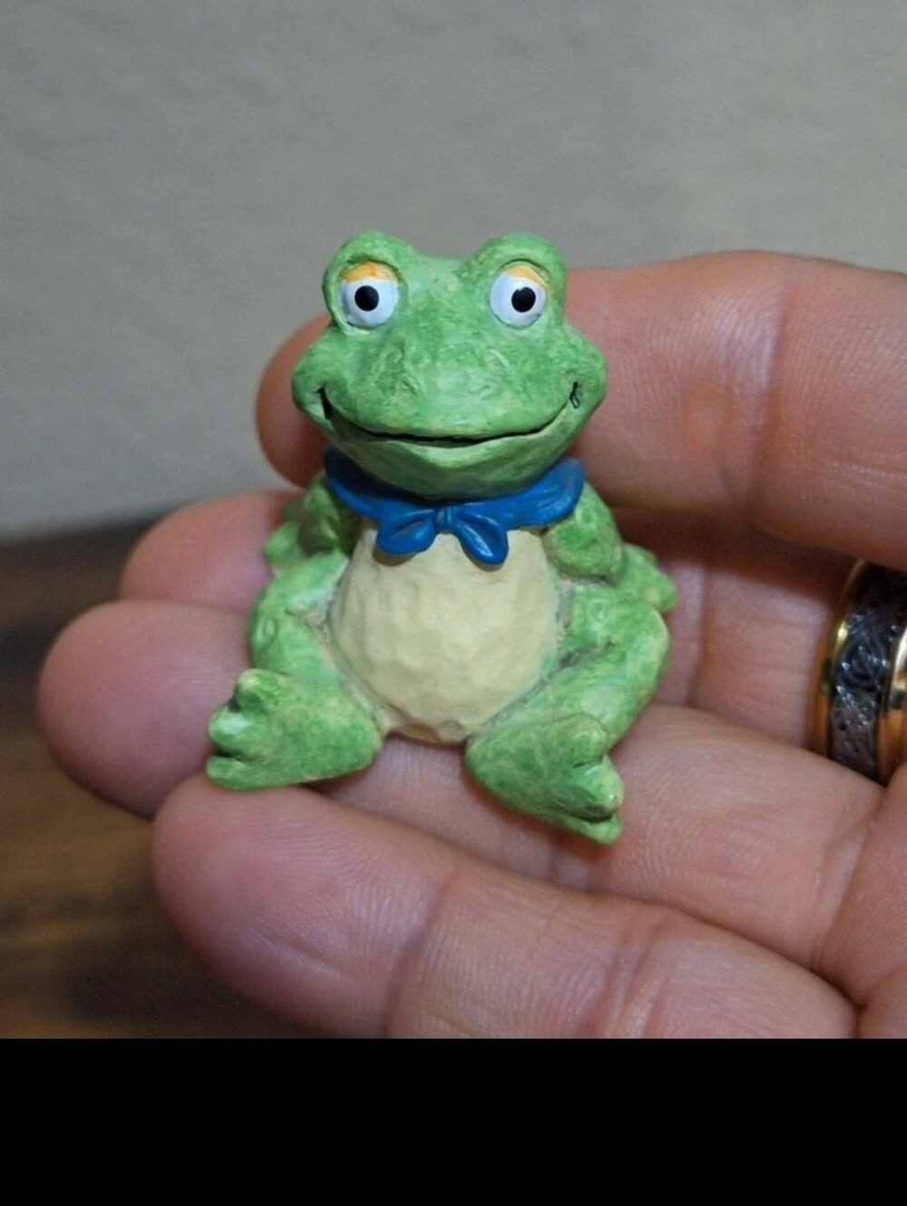 Super Cute Vintage Resin Or Polystone Happy Green Frog With Blue Bowtie Figurine